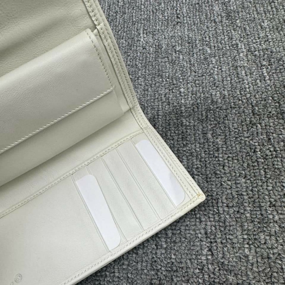 100% Authentic Gucci Wallet - Picture 14 of 16